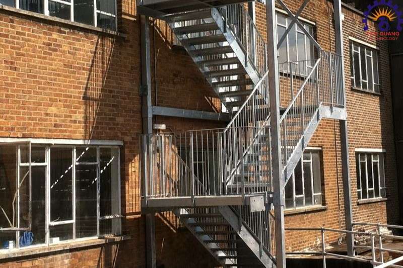 Cầu thang sắt thoát hiểm có vai trò quan trọng trong cấu trúc công trình